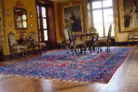 Wohnen wie Gott in Frankreich. Dieser alte Kerman in bergre pat sind harmonisch in den Salon eines Schloes an - einfach ein Traum.