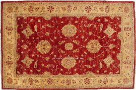 Die Ornamente zieren das zentrale Mittelfeld und greifen die berwiegend hellen Tne der Bordre wieder auf.