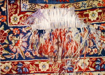 Das Loch wurde mit Original Material bis zur Hälfte nachgeknüpft. 